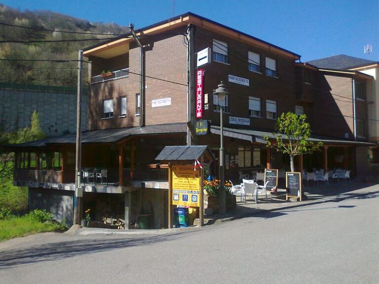 el peregrino pension restaurante01 768x576