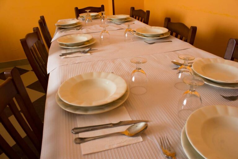 http://gusuguito.com/wp-content/uploads/2019/10/hostal-illan-comedor-01.jpg http://gusuguito.com/wp-content/uploads/2019/10/hostal-illan-comedor-01.jpg