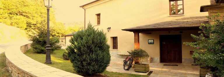 casa de manas 768x267
