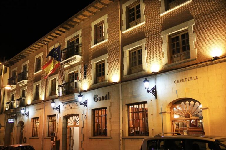 hotel restaurante gaudi astorga 768x511