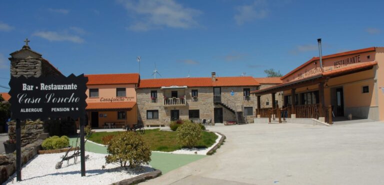 Albergue y Pension Casa Loncho 1 768x371