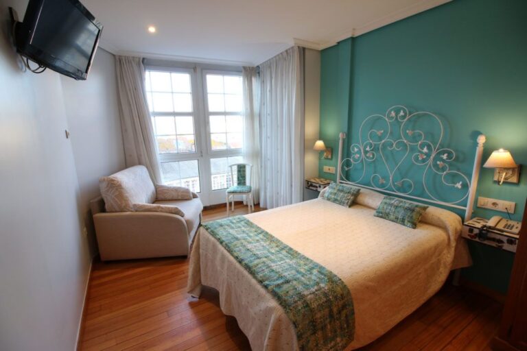 Hotel Puerta del Sol5 768x512