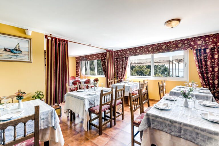 Hotel Restaurante Cabio5 scaled 1 768x512