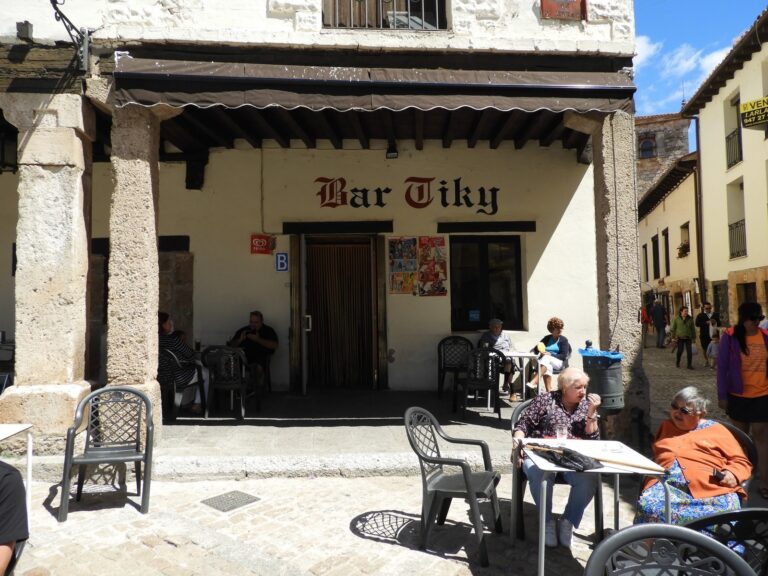 Restaurante Tiky2 768x576