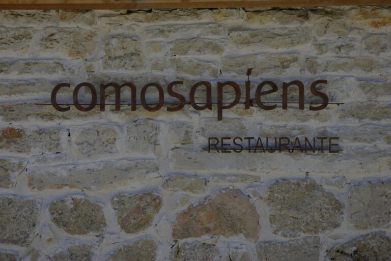 Restaurante Comosapiens scaled 1 768x513