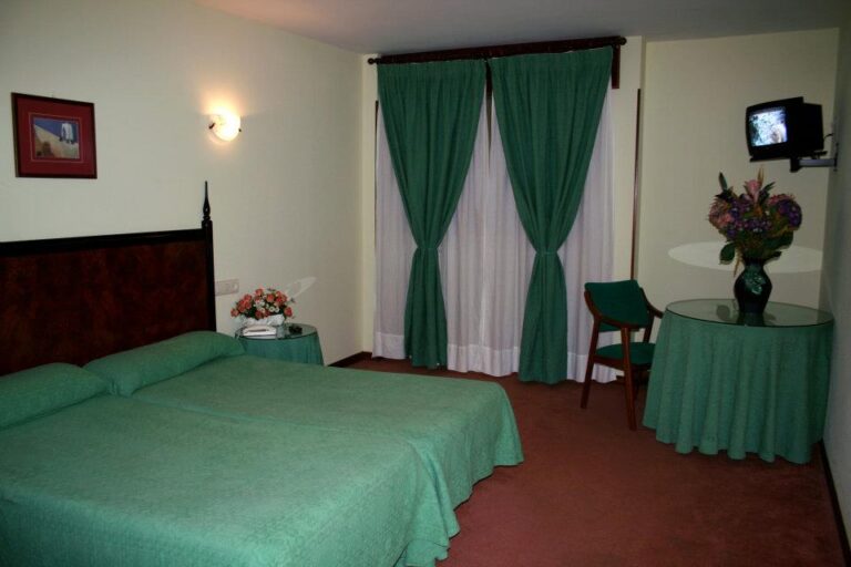 hotel canal 4 768x512