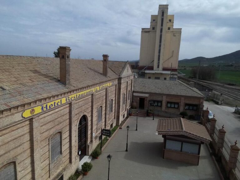 hotel restaurante la fabrica cabecera 768x574