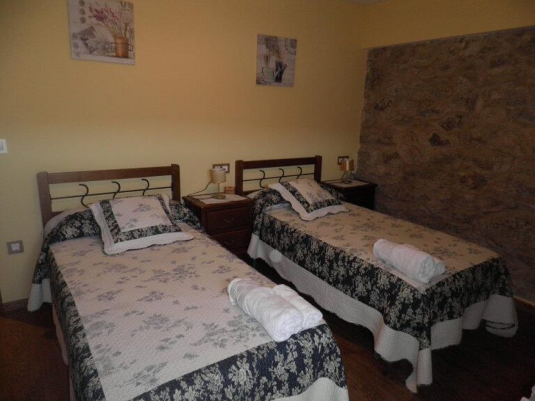 val dos pigarros bar javi 2 768x576