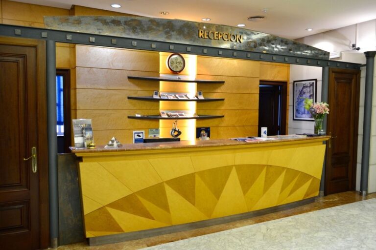 Recepcion Hotel Alda El Suizo 09 1030x687 1 768x512